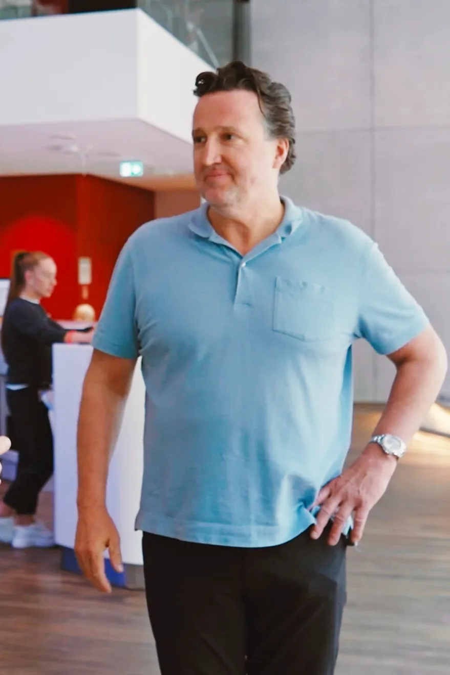 Auf dem Bild sieht man Heiko Stock in einer EuroEyes Klinik